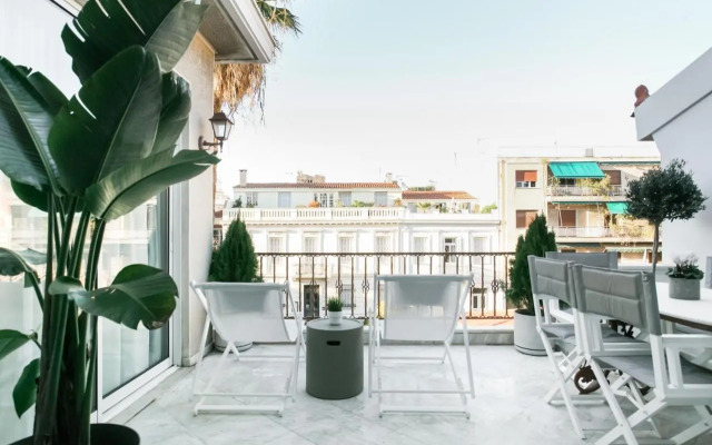 Acropolis Veranda Residence