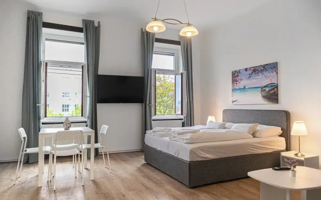 Cozy 2BR Stay Near AKH With WiFi