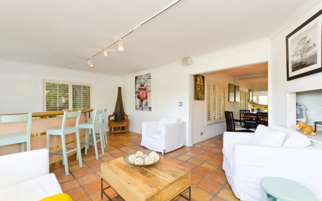 LA128 2 Bedroom Apartment By Senstay