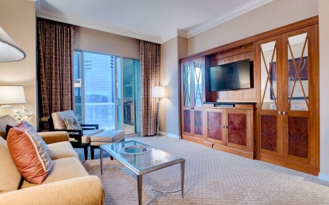 Signature Suite on the Strip