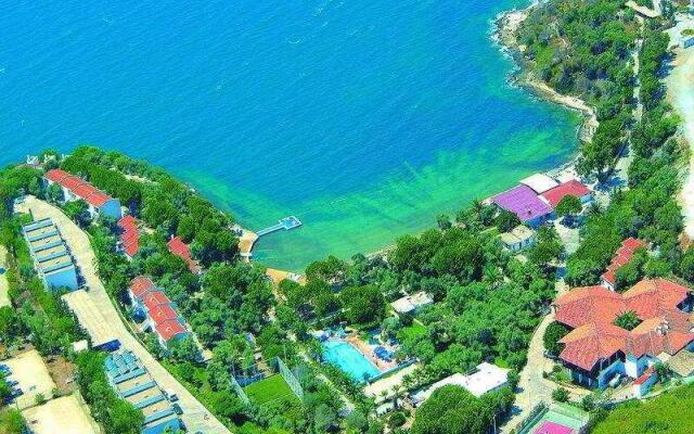 Mavi Holiday Village