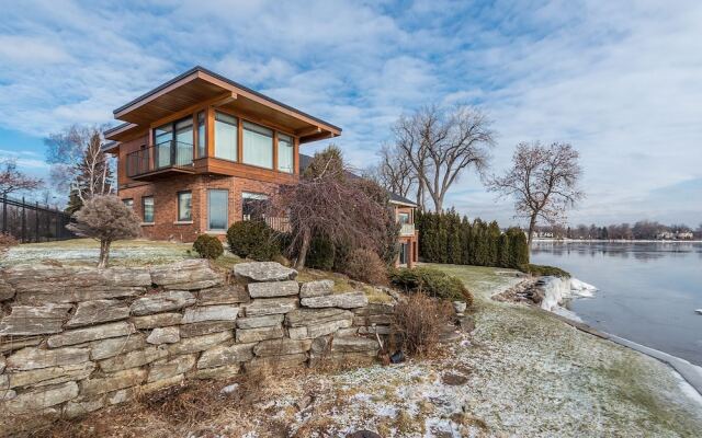 Modern Luxury Furnished, Surrounding St-Lawrence River View, Tranquil