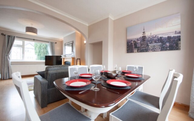 Holiday Home - Sleeps 7