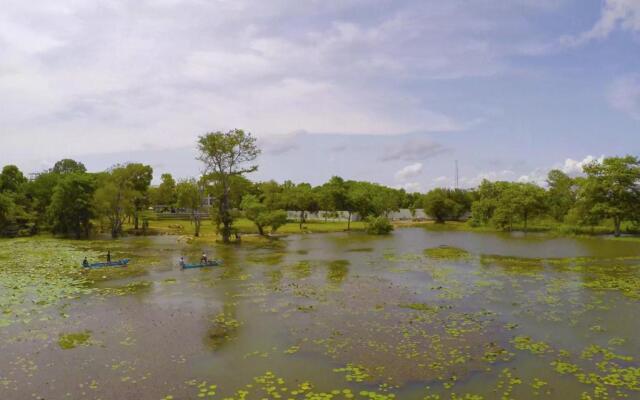 Grand Tamarind Lake