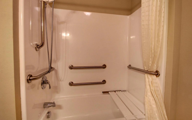 Cobblestone Hotel & Suites - Newton