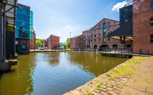 Victoria Quays Loft Apt - Free Parking