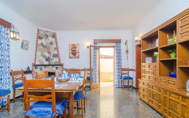 CAN PEDRO ROS - Chalet with terrace in S'ILLOT. Free WiFi