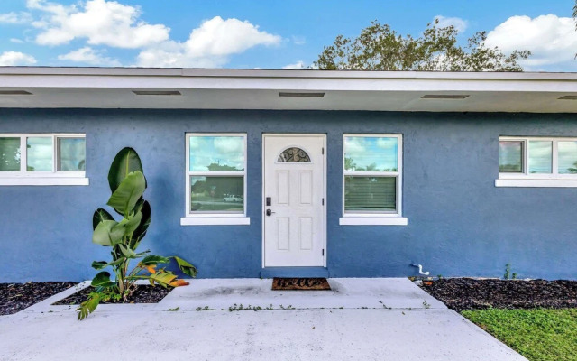 Sunshine Villa w/ Private Pool