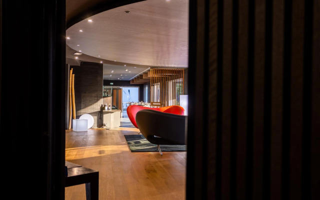 Black Hotel