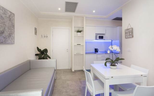 White Suite  Apartments