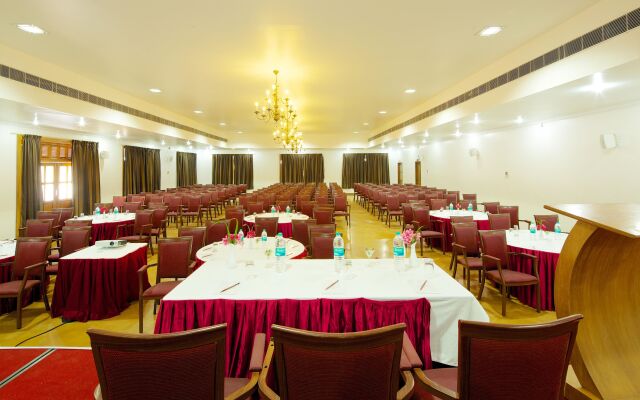 Le Pondy Beach & Lake Resort
