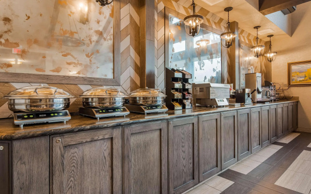 Best Western Plus Silver Saddle Inn