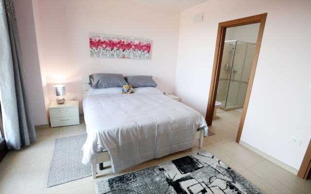 4 Guests - Sea Breeze Stay With Valley Views