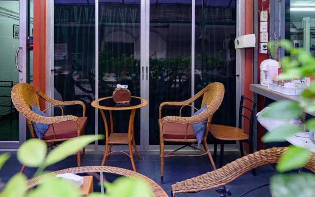 RedDoorz Khunnoy Hotel