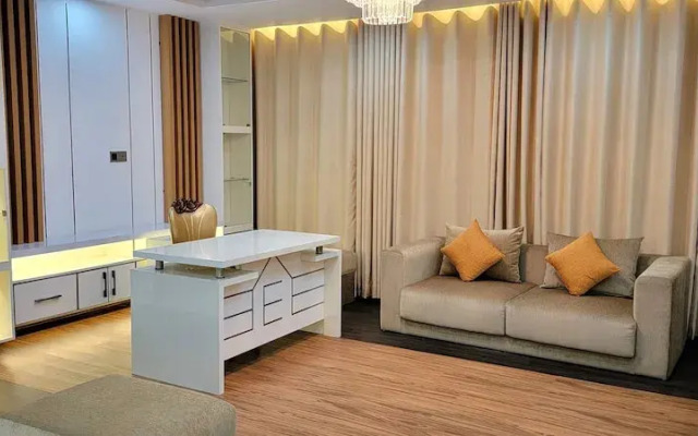Luxurious 3-bhk Highly Secured & Close to Airport