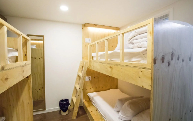 Step Inn Myeongdong 2 - Hostel