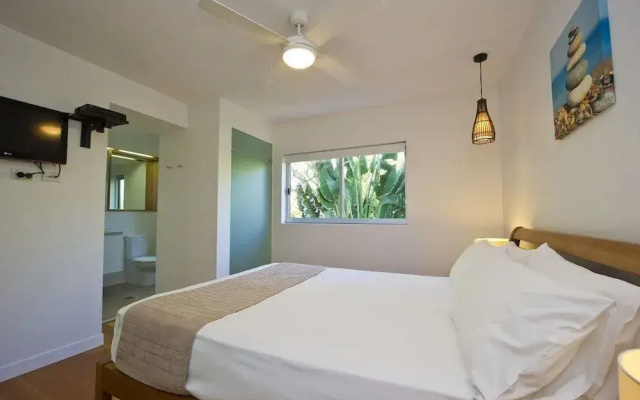 Maggies Beachfront Apt. 13