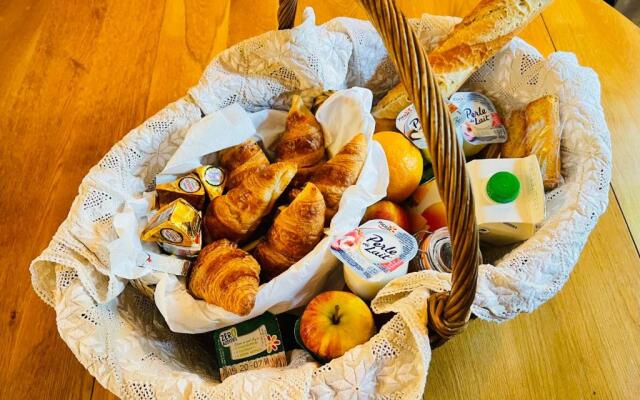 Le Manoir des Doyens Loft - Sleeps 8 - Breakfast Included!