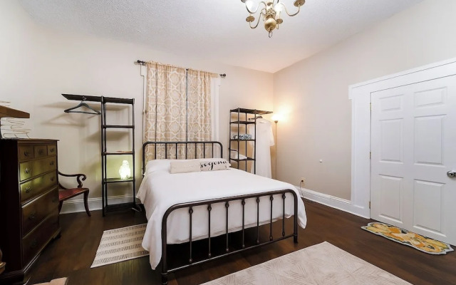 Central 4BR Historic Gem Near Colleges