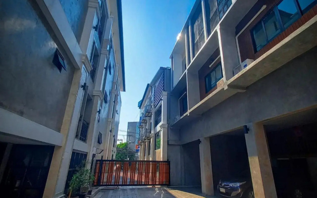 Buri Hotel and Hostel