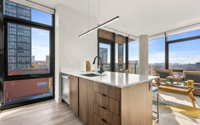 Prime Location 2BR Balcony Restful Night