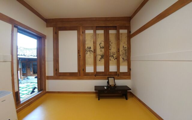 So Hyeon Dang Hanok Guesthouse