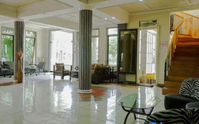 Novon Family Hotel by Tripletee