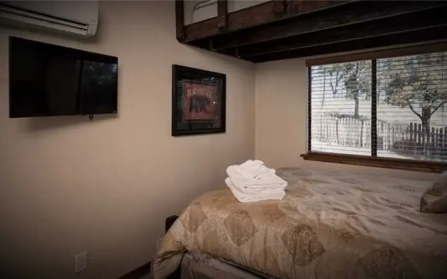 Lucky Bear Lodge - Three Bedroom Cabin