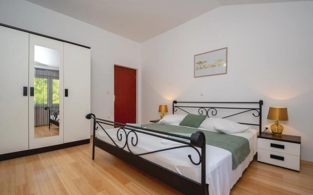 Stunning Home in Prizba With Wifi and 3 Bedrooms