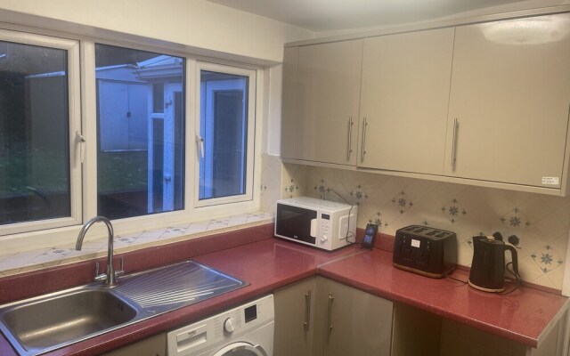 4 Bed Comfy House in Birmingham