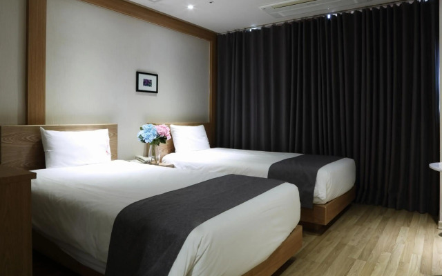 The Hotel Yeong Jong