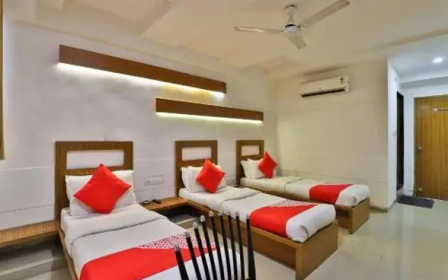 Hotel Midway Residency