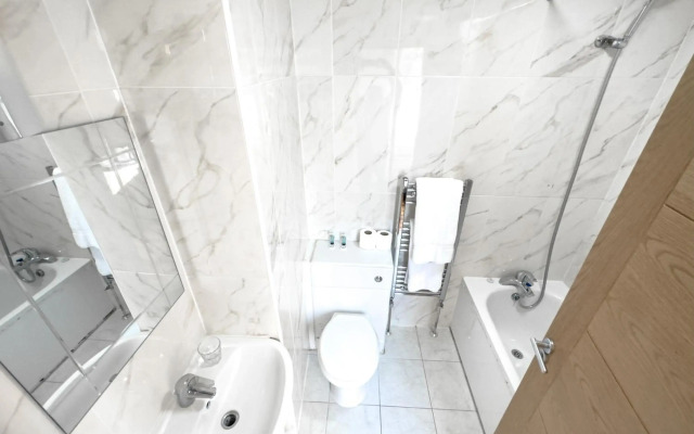 OYO Baylis House Hotel
