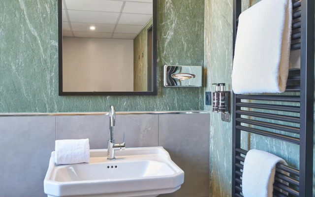 Gatsby Hotel & Restaurant by Happyculture