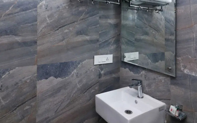 OYO 24754 Brent wood