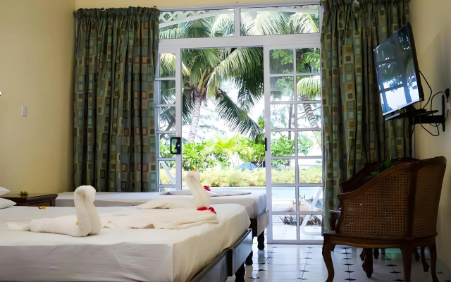 Palm Beach Hotel