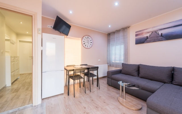 Apartment Tomo - open pool and pool for children: A1 Sukosan, Zadar riviera