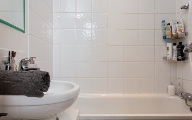 1 Bedroom Apartment in Putney Sleeps 2