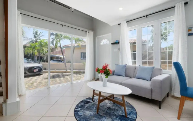 Newly Renovated Queen Bed Studio Loft Palmbeach