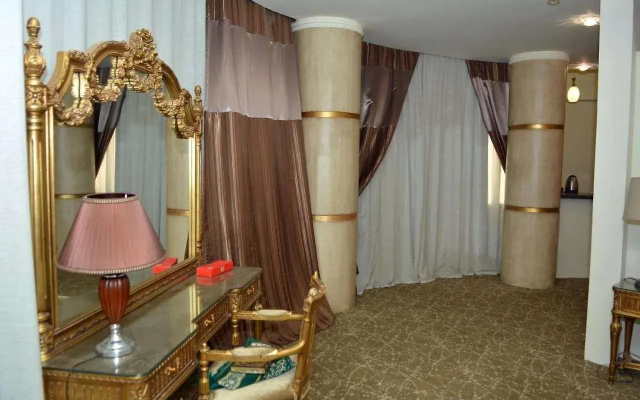 Lamar Hotel