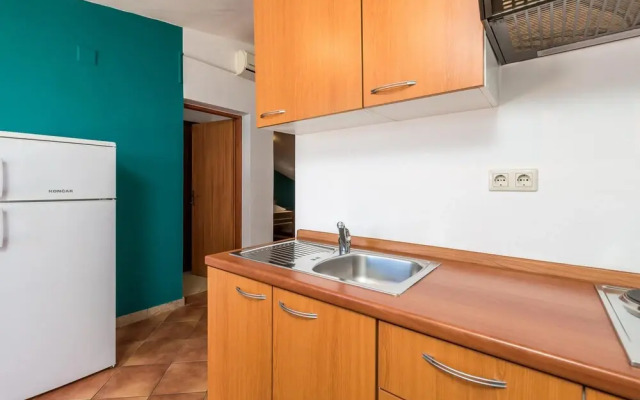 Nice Apartment in Pag With Wifi and 2 Bedrooms