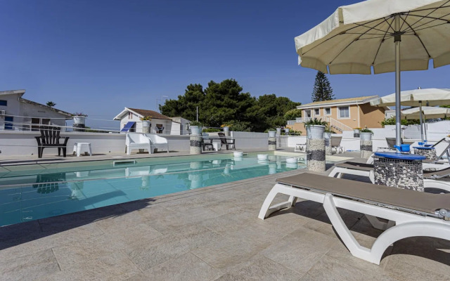 Small Luxury Apartment With Pool