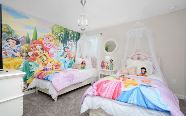 8 BD 5 BH Pool and Spa