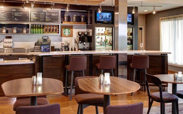 Courtyard Louisville East