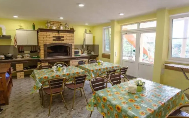Nikos Guest House