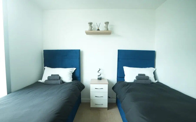Central M K 2-bedroom Apartment, Sleeps 4, Parking