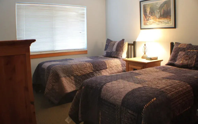 Evergreen by Crested Butte Lodging