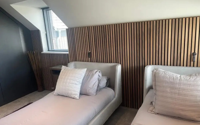 Ty Cyfoes - Luxurious 4 Bedroom - St. Florence