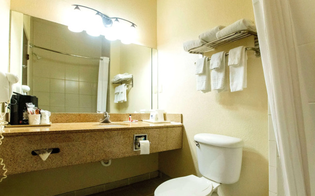 Days Inn & Suites by Wyndham Houston North/Aldine