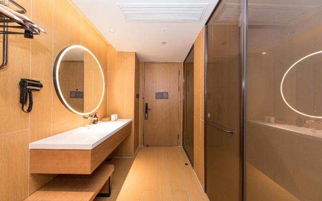 Ji Hotel (Shanghai Longbai Xincun Metro Station)